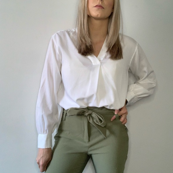 Uniqlo White V-neck Blouse Top - Picture 3 of 7